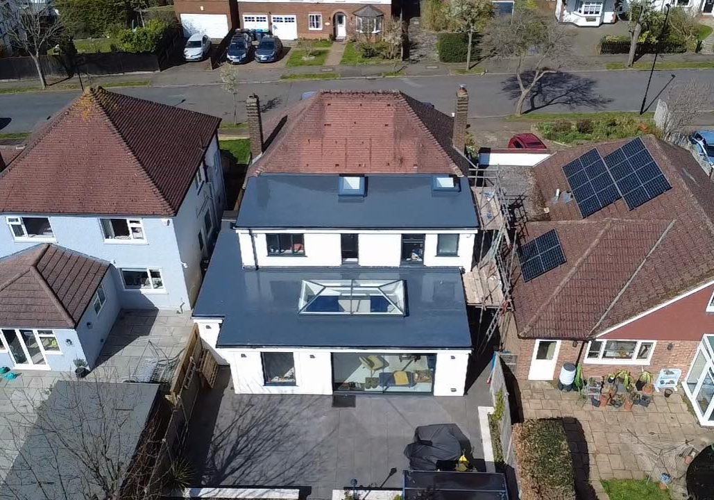 494147846_1229669382501629_494931160341812120_n Flat roofing extension on home